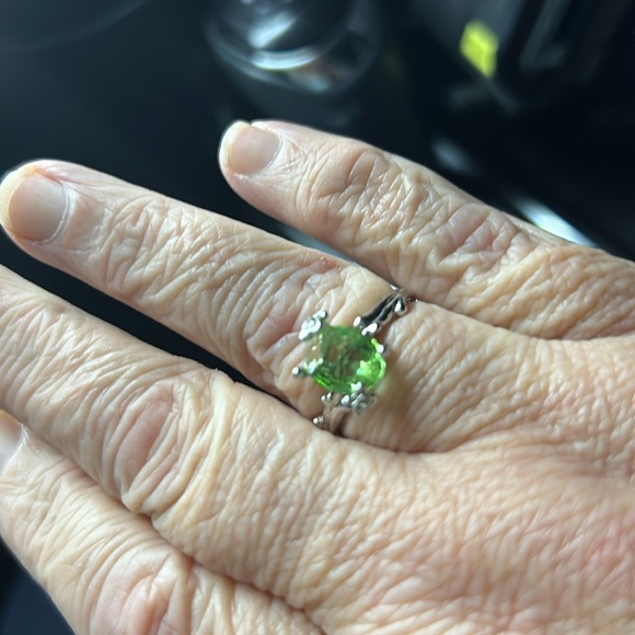 ♥️Beautiful Ring size 10 Green Oval cut Zircon silver plated band look of bamboo - Picture 7 of 12